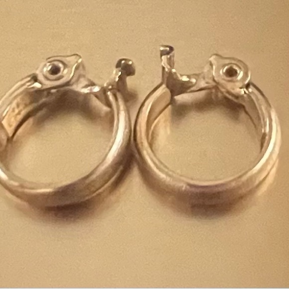 Vintage classic Monet Gold Plated Hoop Clip On Earrings, 1980's, 3/4” diameter. - Picture 5 of 7